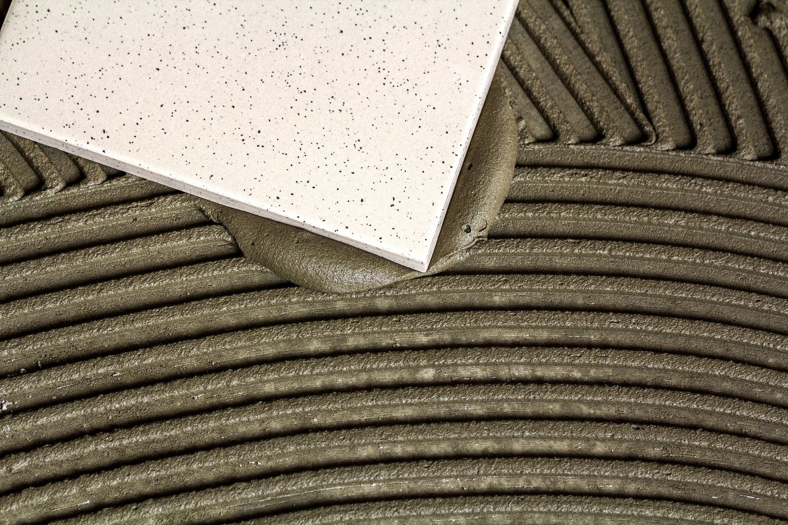 Ceramic Tiles Installation with HEMC Enhanced Adhesives